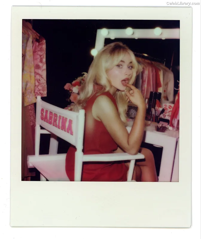 Sabrina Carpenter photo 24 of 6403