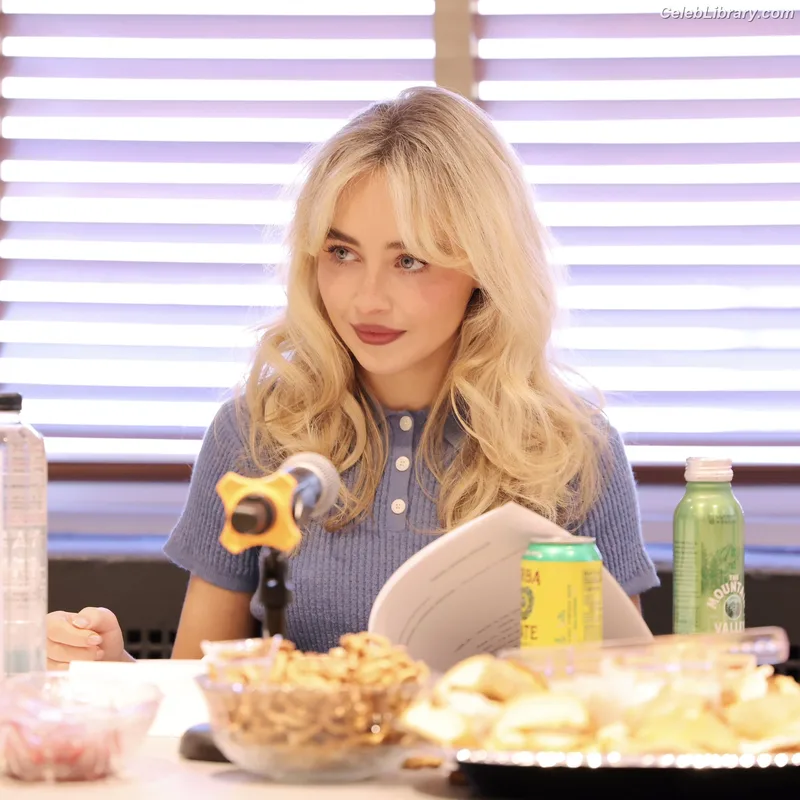 Sabrina Carpenter photo 5 of 6403