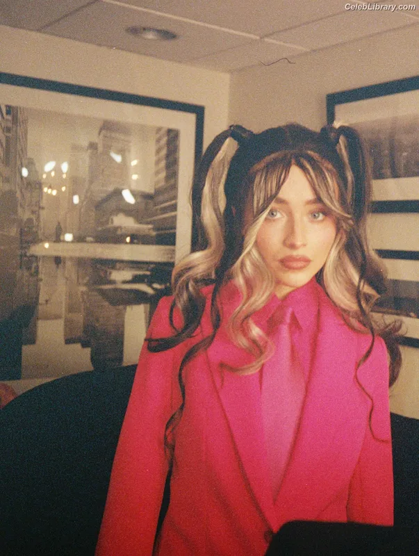 Sabrina Carpenter photo 20 of 6403