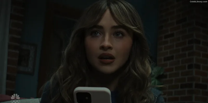 Sabrina Carpenter photo 2 of 6403