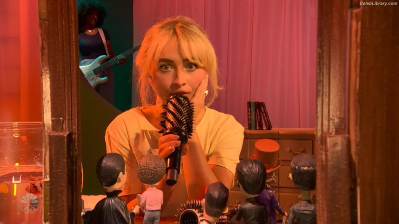 Sabrina Carpenter photo 7 of 6403