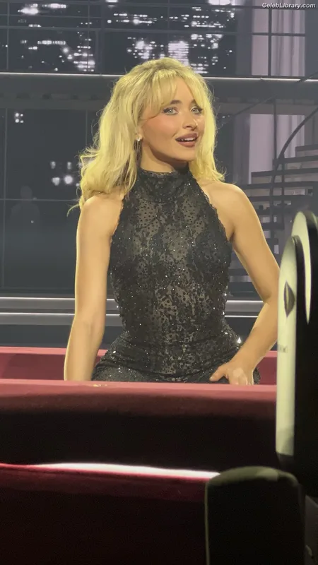 Sabrina Carpenter photo 23 of 6403