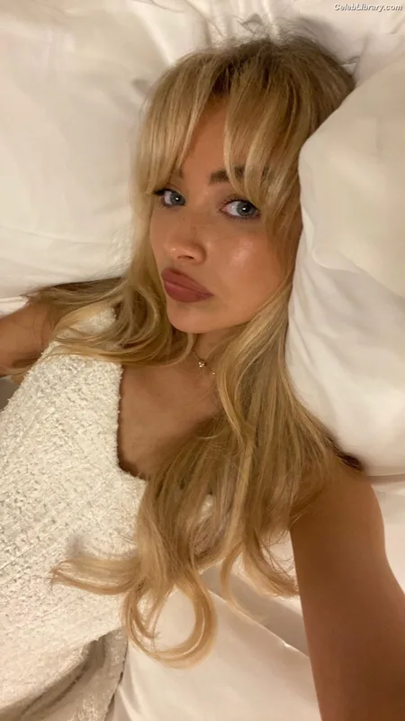 Sabrina Carpenter photo 24 of 6403