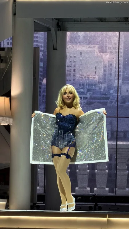 Sabrina Carpenter photo 23 of 6403