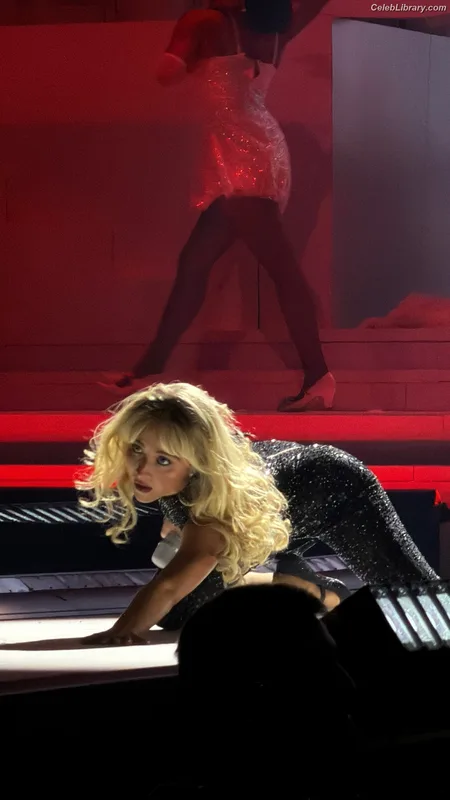 Sabrina Carpenter photo 5 of 6403