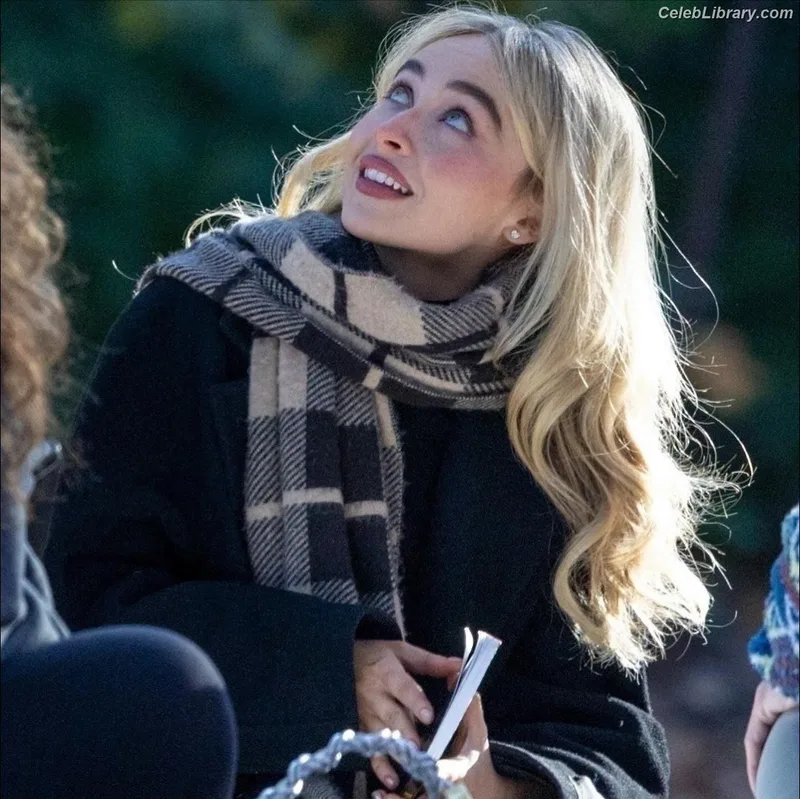 Sabrina Carpenter photo 4 of 6403