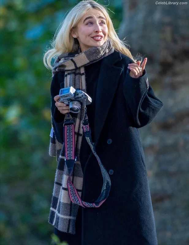 Sabrina Carpenter photo 5 of 6403