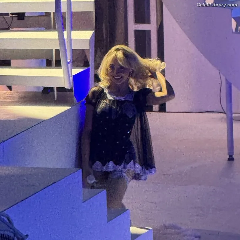 Sabrina Carpenter photo 22 of 6403