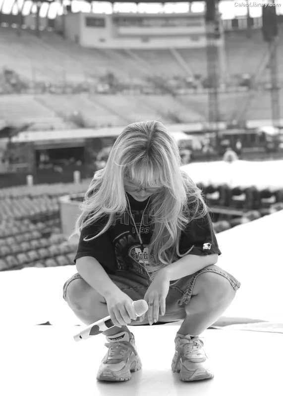 Sabrina Carpenter photo 3 of 6403