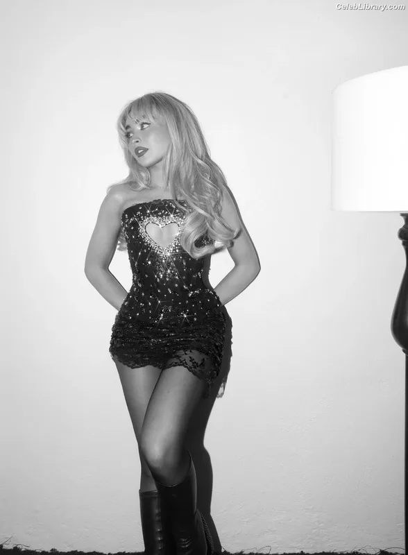 Sabrina Carpenter photo 7 of 6403