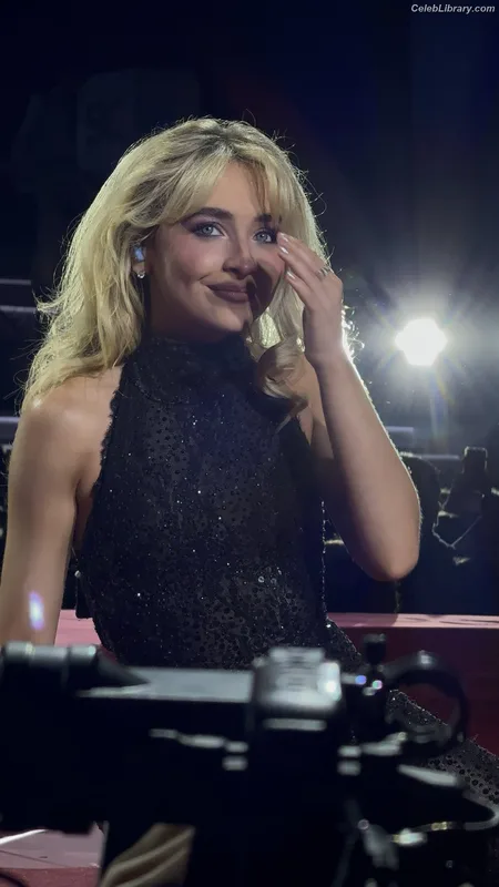 Sabrina Carpenter photo 20 of 6403