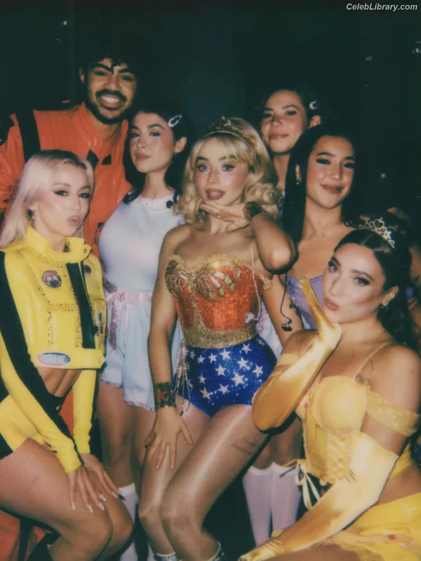 Sabrina Carpenter photo 9 of 6403