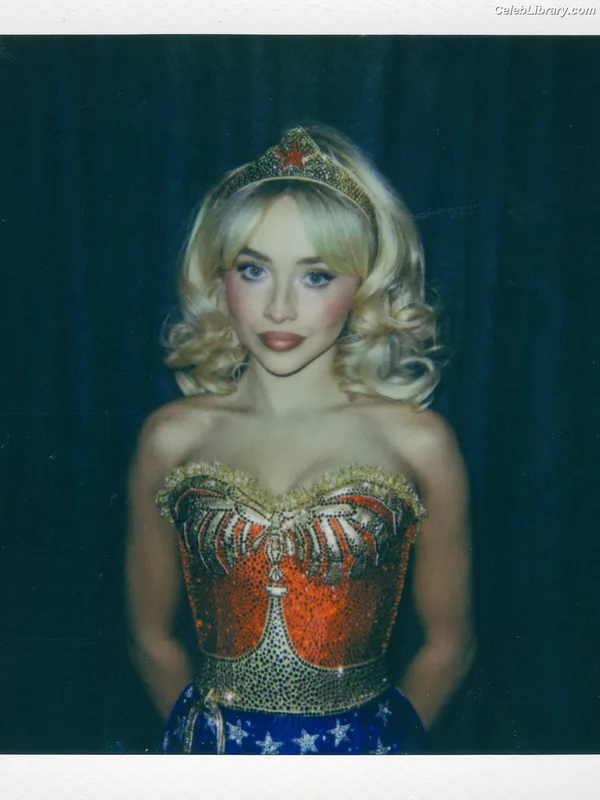 Sabrina Carpenter photo 13 of 6403
