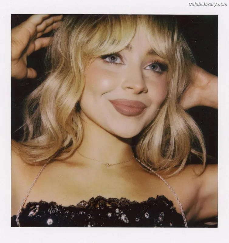 Sabrina Carpenter photo 16 of 6403