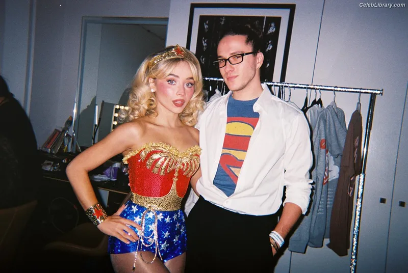 Sabrina Carpenter photo 10 of 6403