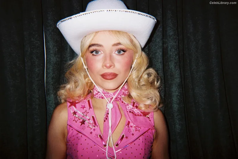 Sabrina Carpenter photo 19 of 6403