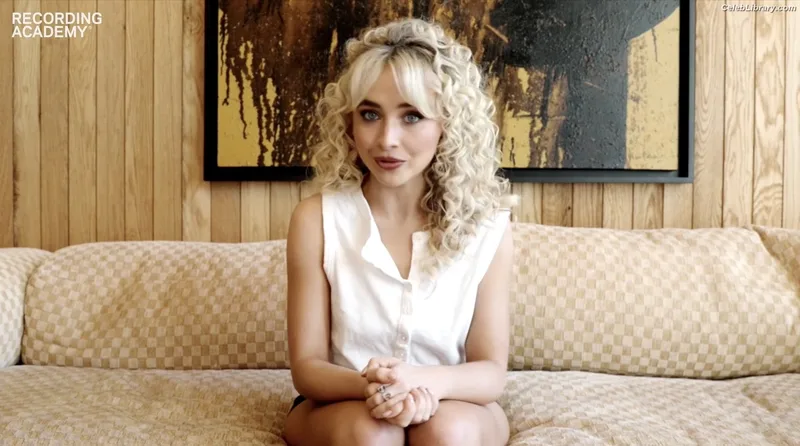 Sabrina Carpenter photo 4 of 6403