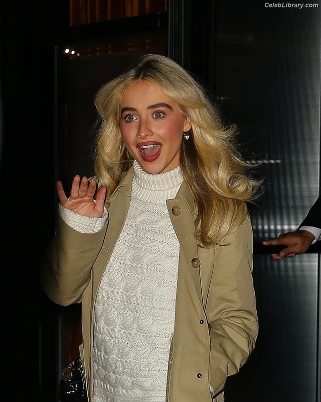 Sabrina Carpenter photo 17 of 6403