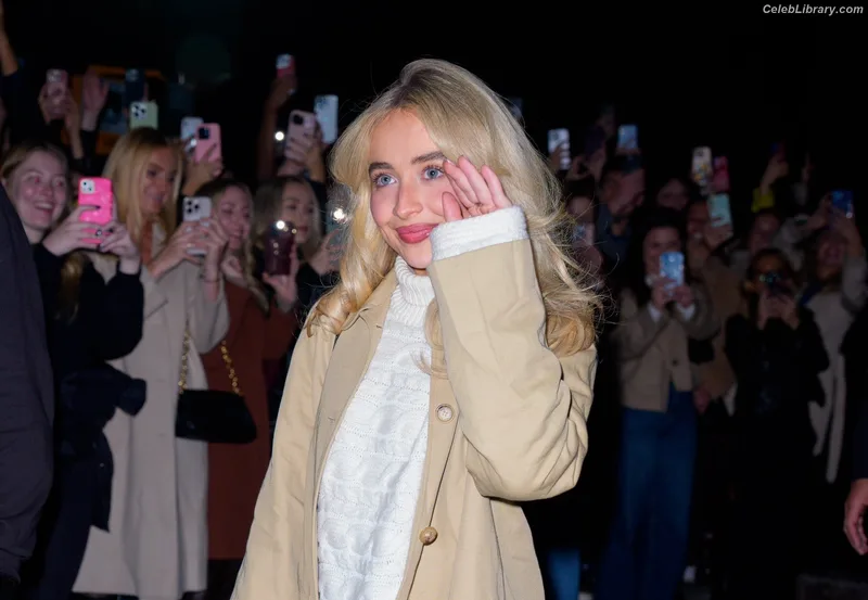 Sabrina Carpenter photo 9 of 6403