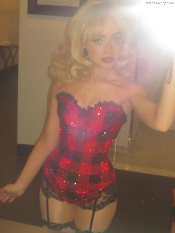 Sabrina Carpenter photo 16 of 6403