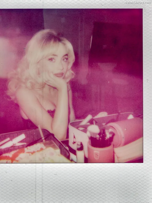 Sabrina Carpenter photo 22 of 6403