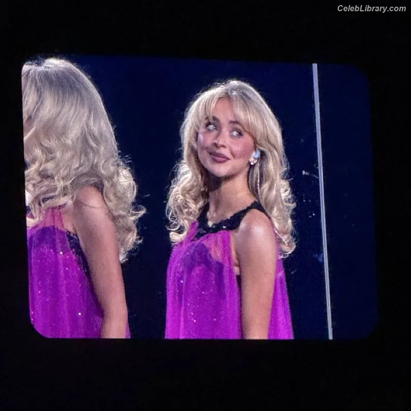 Sabrina Carpenter photo 9 of 6403