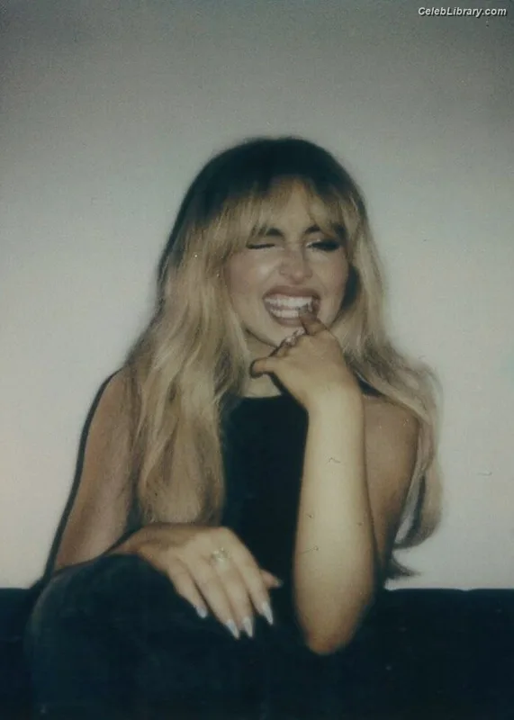 Sabrina Carpenter photo 16 of 6403