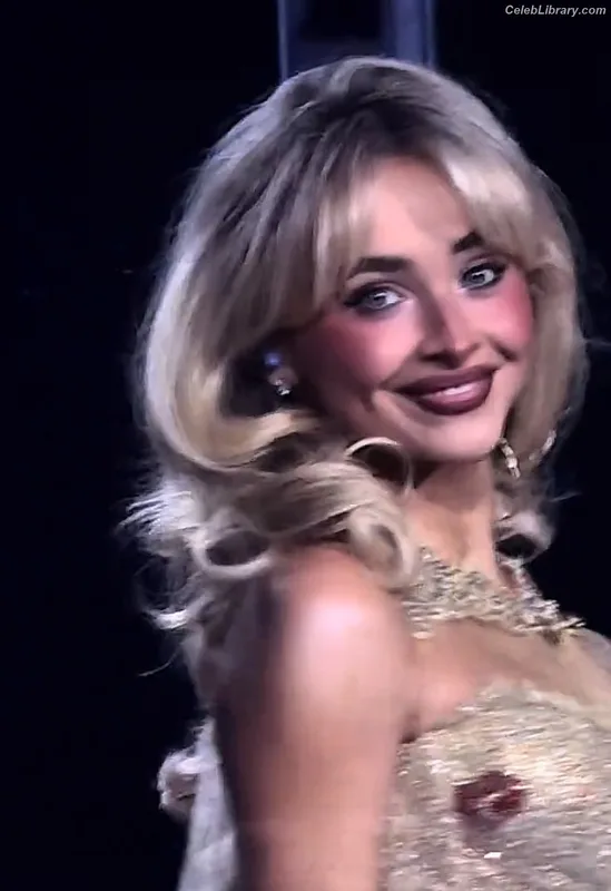 Sabrina Carpenter photo 10 of 6403