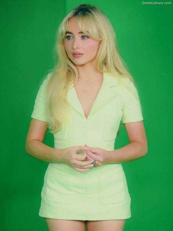 Sabrina Carpenter photo 11 of 6403