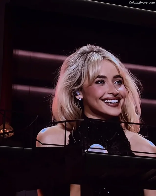Sabrina Carpenter photo 15 of 6403