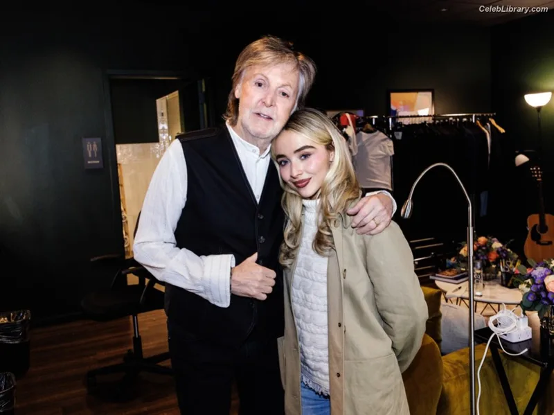 Sabrina Carpenter photo 21 of 6403