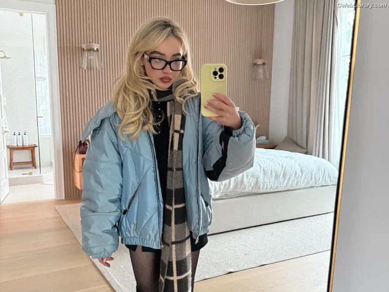 Sabrina Carpenter photo 22 of 6403