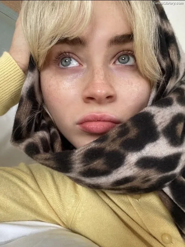 Sabrina Carpenter photo 11 of 6403