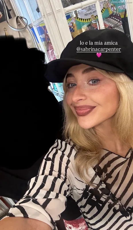 Sabrina Carpenter photo 17 of 6403