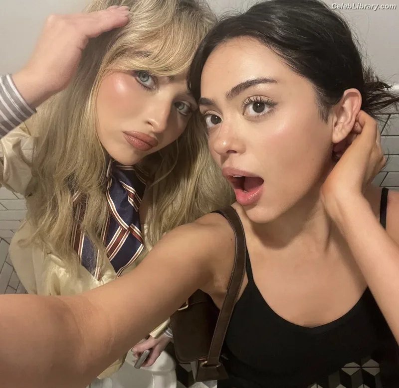 Sabrina Carpenter photo 10 of 6403