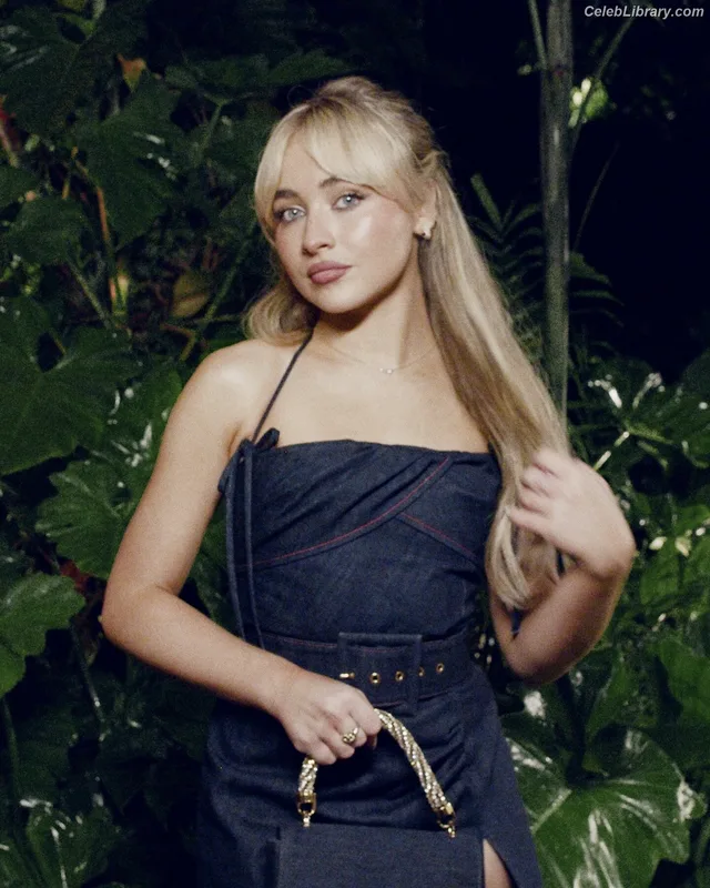 Sabrina Carpenter photo 24 of 6403