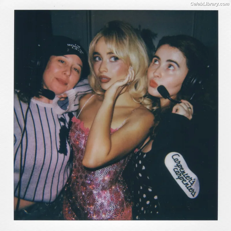 Sabrina Carpenter photo 8 of 6403