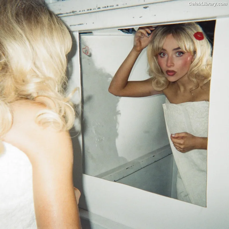 Sabrina Carpenter photo 11 of 6403
