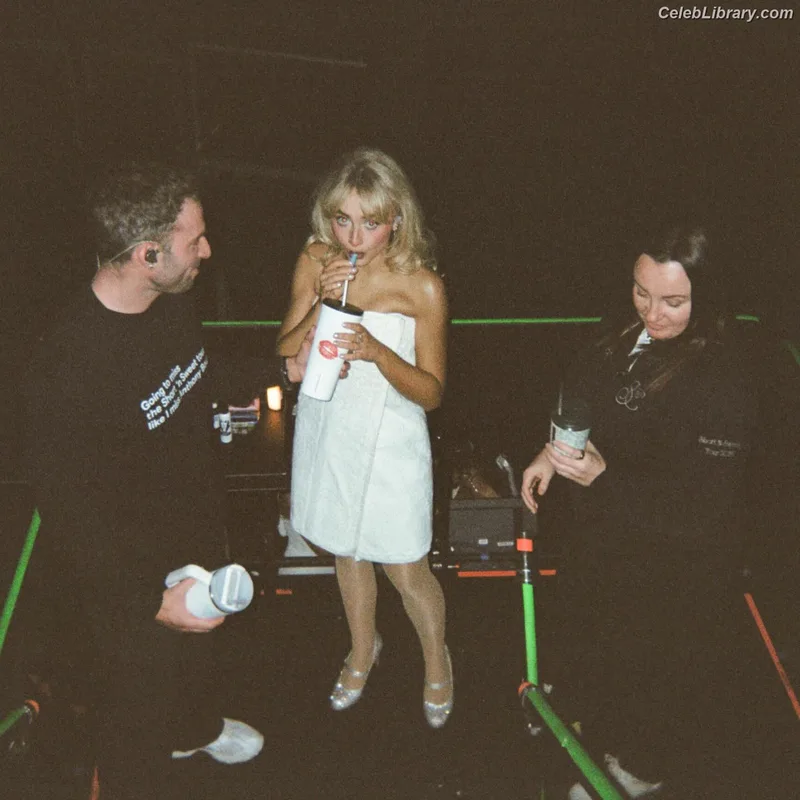 Sabrina Carpenter photo 13 of 6403