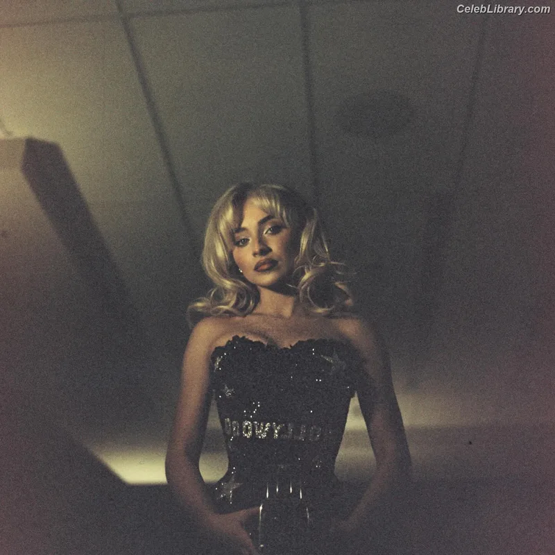 Sabrina Carpenter photo 16 of 6403