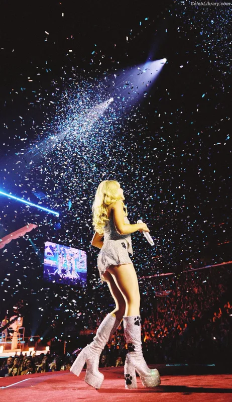 Sabrina Carpenter photo 21 of 6403