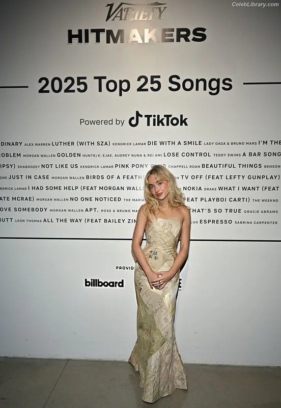 Sabrina Carpenter photo 22 of 6403