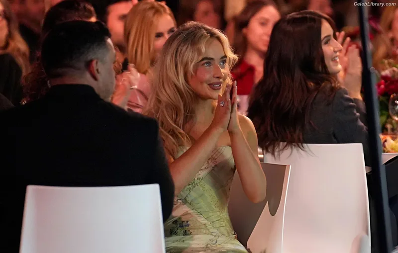 Sabrina Carpenter photo 9 of 6403