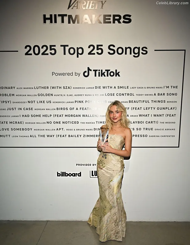 Sabrina Carpenter photo 10 of 6403
