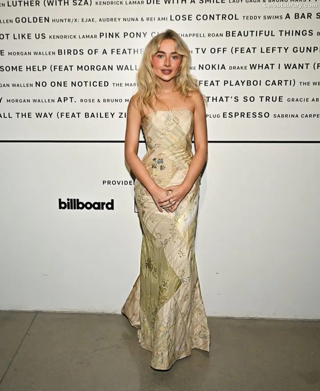 Sabrina Carpenter photo 11 of 6403