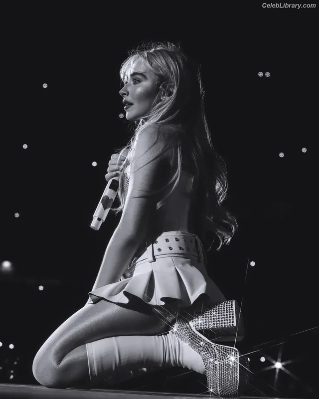Sabrina Carpenter photo 13 of 6403
