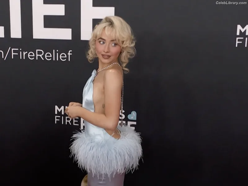 Sabrina Carpenter photo 22 of 6403
