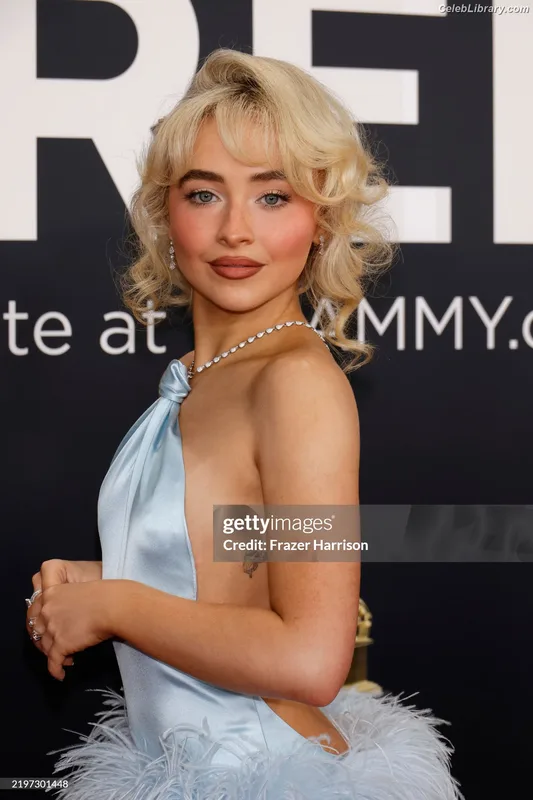 Sabrina Carpenter photo 4 of 6403