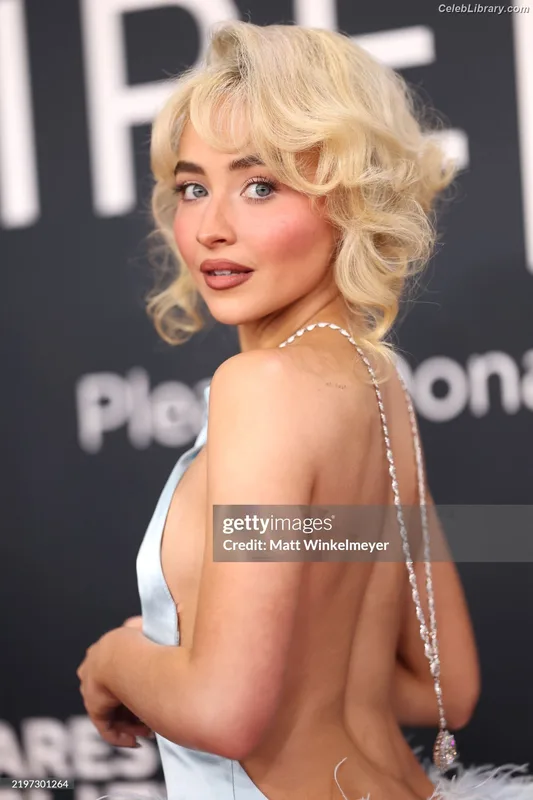 Sabrina Carpenter photo 8 of 6403