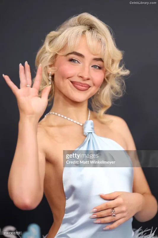 Sabrina Carpenter photo 20 of 6403